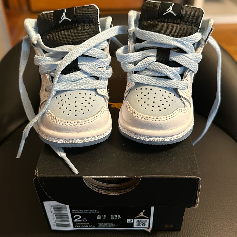 Nike Jordan 1 Mid SE size 2C